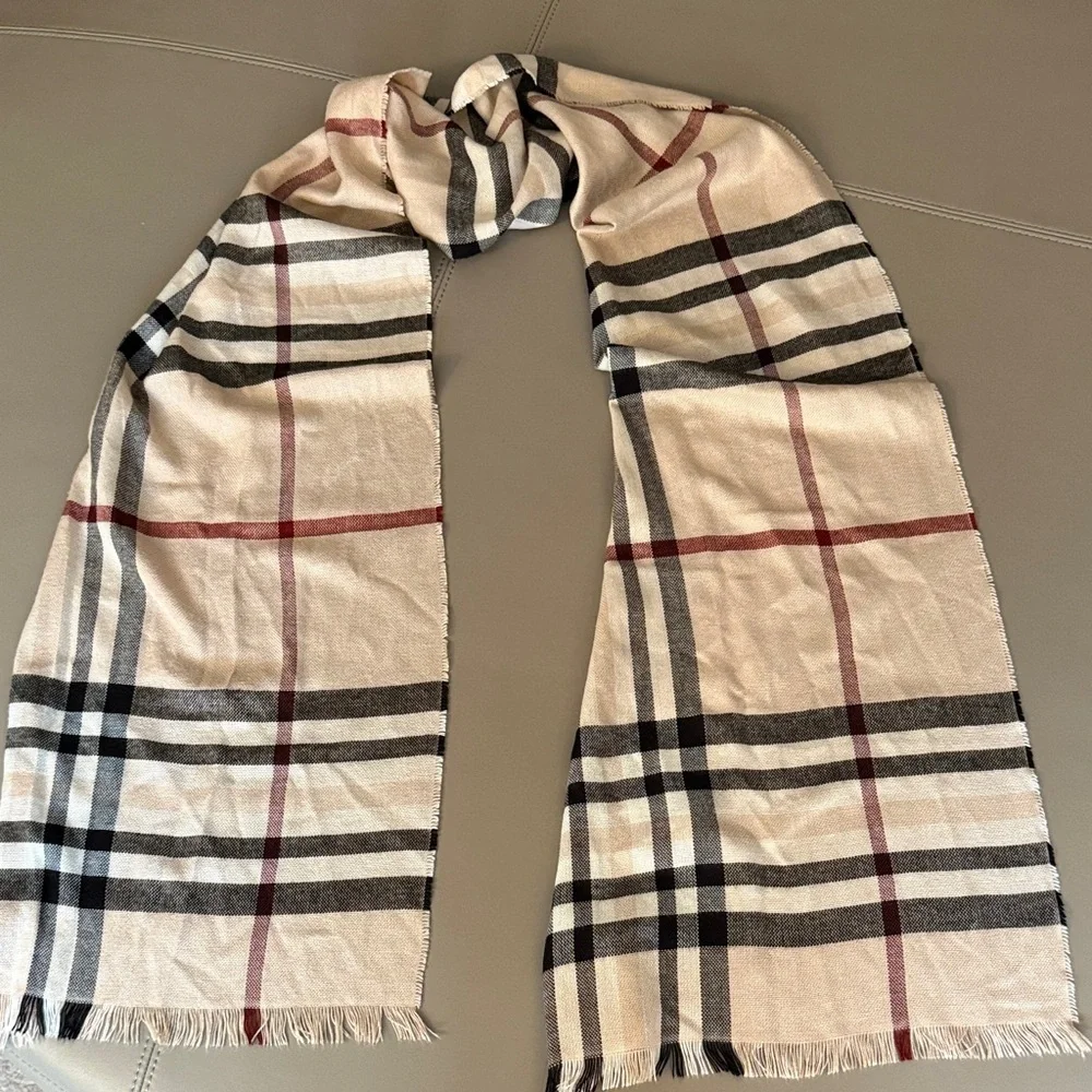 Plaid Lightweight Cashmere Men’s Scarf with Fringe.